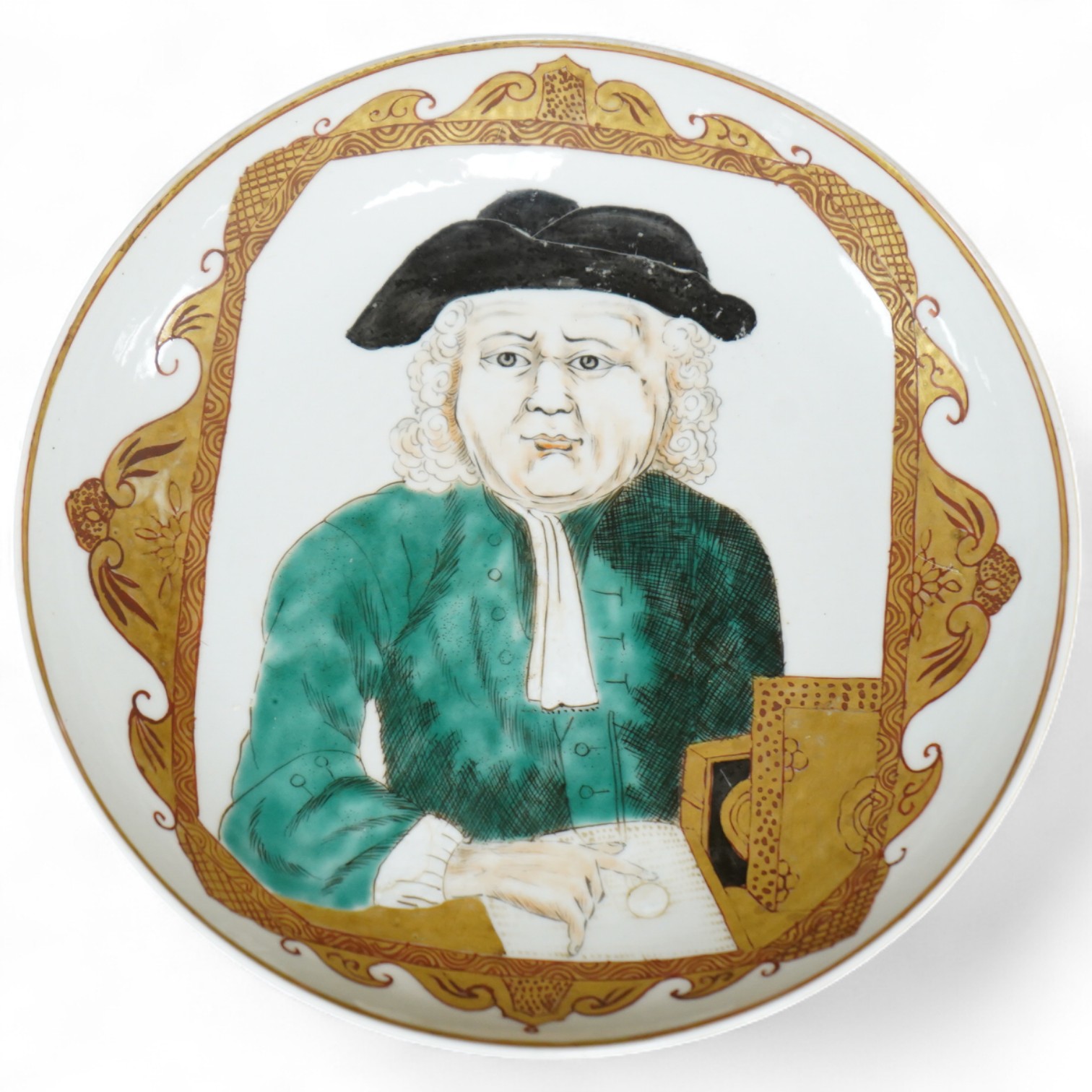 A Chinese figural plate made for the European market, 17.5cm
